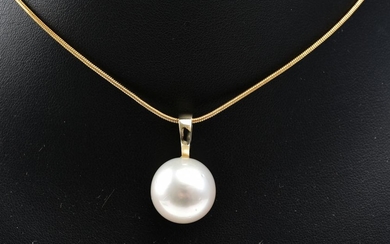 A SOUTH SEA PEARL (16.3MM) AND DIAMOND PENDANT IN 9CT GOLD