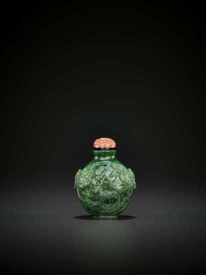 A SPINACH-GREEN JADE SNUFF BOTTLE, QING