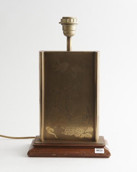 A VINTAGE BRASS TABLE LAMP, 38 CM HIGH, LEONARD JOEL LOCAL DELIVERY SIZE: SMALL