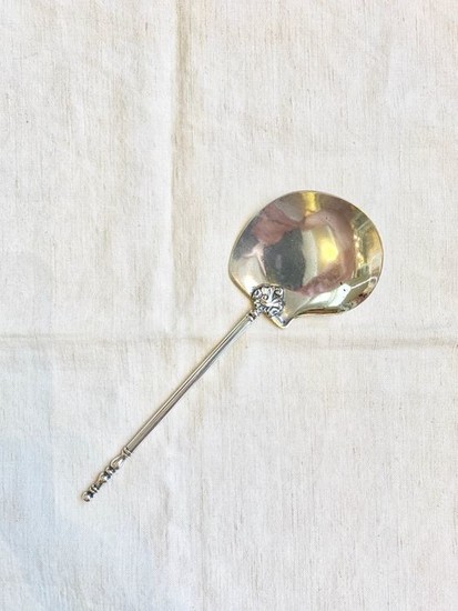 A Victorian silver cream spoon(1) - .925 silver - William Henry Jackson & Peter Henderson Deere- England - Late 19th century