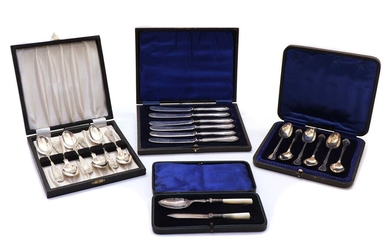 A cased set of six silver Queens pattern teaspoons