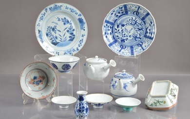 A collection of Chinese & Japanese blue and white and famille rose porcelain items