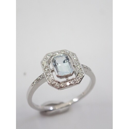 A diamond and aquamarine platinum cluster ring