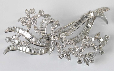 A fine Art Deco style precious white metal diamond encrusted...