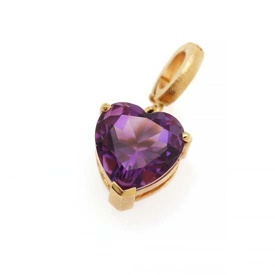 A hinged amethyst pendant set with a heart-shaped amethyst, mounted in 18k matted gold. L. incl. eye-let app. 22×11 mm.