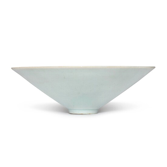 A molded Qingbai 'phoenix' bowl, Southern Song / Yuan dynasty | 南宋 / 元 青白釉印花鳳凰紋盌