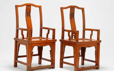 A pair of Chinese chairs, red lacquered wood late 19th century (2)