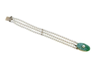A pearl and jade bracelet