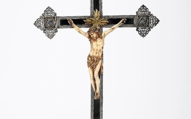 ALOIS KREITEN, FEC[it] KOLN - Sculpture, CRUCIFIXO - Escultura de Cristo crucificado em marfim - 69 cm - Ivory, Silver, Wood