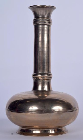 AN 18TH CENTURY HIGHLY POLISHED INDIAN BRONZE VASE