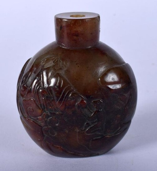 AN 18TH/19TH CENTURY CHINESE CARVED MUTTON JADE SNUFF