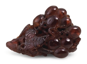 AN AMBER 'GRAPE AND SQUIRREL' CARVING QING DYNASTY, 19TH CENTURY