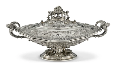 AN AMERICAN SILVER VEGETABLE DISH AND COVER MARK OF TIFFANY & CO., NEW YORK, 1902-1907, DESIGNED BY PAULDING FARNHAM