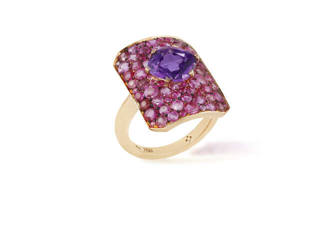 AN AMETHYST AND COLOURED SAPPHIRE DRESS RING, BY...