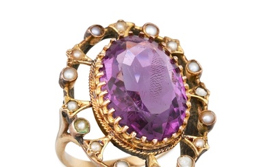 AN ANTIQUE GOLD AMETHYST AND PEARL RING, the oval amethyst t...