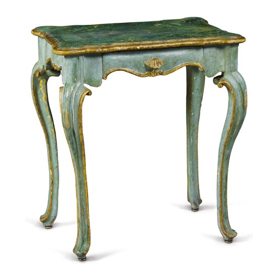 AN ITALIAN BAROQUE STYLE GREEN PAINTED AND PARCEL GILT SMALL OCCASIONAL TABLE