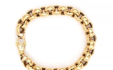 An 18 karat gold bracelet. A belcher chain type of link to a lobster clasp. Gross weight: 32 g.