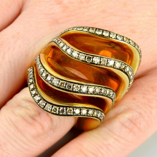 An 18ct gold brilliant-cut 'brown' diamond 'Onde' ring