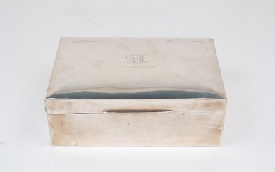 An Edwardian silver table cigarette box, Chester, c.1906, James Deakin...