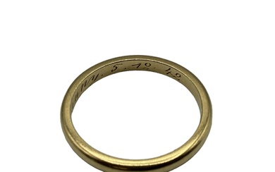 An unmarked yellow metal wedding band. Size K. 2,4g