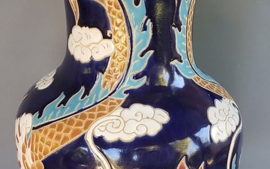 Antique Chinese Porcelain Dragon Decorated Temple Vase