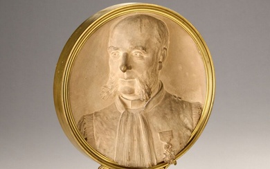 BUREAU (XIXè siècle) "Portrait présumé de l'avocat Edmond Rousse, 1894". Médaillon circulaire en terre de...