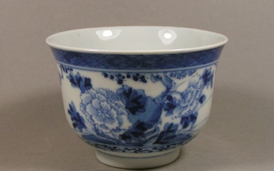 Bowl - Blue and white - Porcelain - Bird, Peony - A marked blue and white decorated reverse bell-shaped bowl - China - Qing Dynasty (1644-1911)