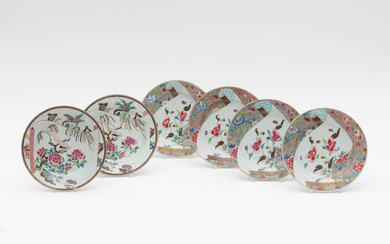 CHINE. Suite de six assiettes en porcelaine, 18e siècle
