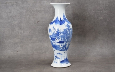 CHINE. Vase en porcelaine à décor bleu d'un... - Lot 52 - Alexandre Landre