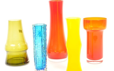 COLLECTION OF RETRO MID 20TH CENTURY COLOURED GLASS