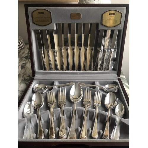 CUTLERY, a canteen Viners silver plated Traditional bead pat...