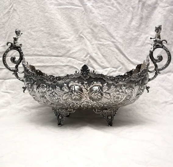 Centerpiece, Large Centerpiece with Flowers and Putti (1) - .900 silver - Probably Turkey - Early 20th century