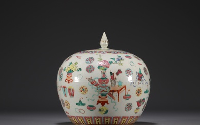 Chine - Pot à gingembre en porcelaine de la famille rose, d'époque XIXème. Poids: 2.30...