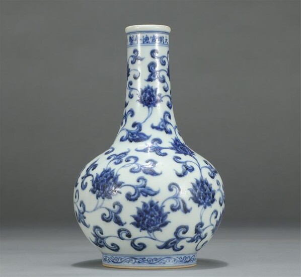Chinese Blue White Lotus Pattern Gallbladder Vase