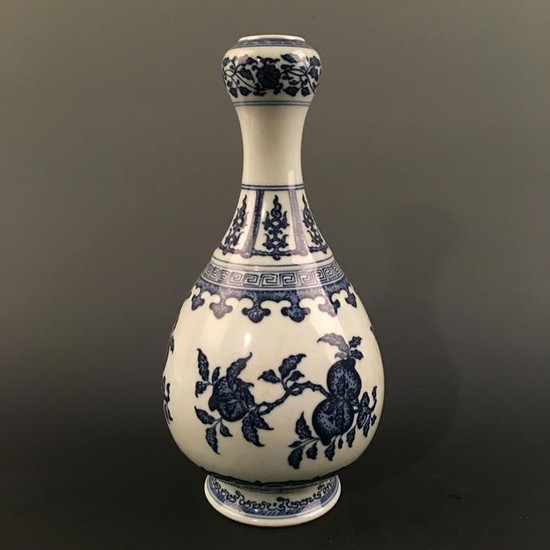 Chinese Blue-White 'Peach' Garlic-Mouth Vase, Yongzhng