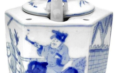 Chinese teapot in blue and white porcelain, seventeenth