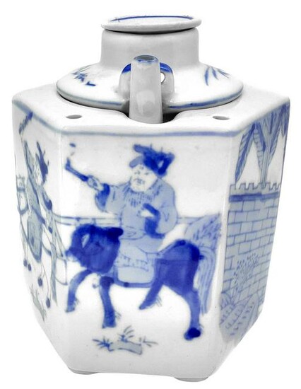 Chinese teapot in blue and white porcelain, seventeenth