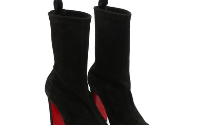 Christian Louboutin: “Gena bootie” made of stretchy black suede with red soles and rounded toe. Size 41. Heel height approx. 10 cm. (2)