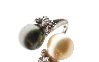 Cultured pearl and diamond crossover design dress ring
