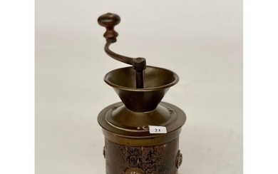 Cylindrical COFFEE MILL in brass and metal. Wood...