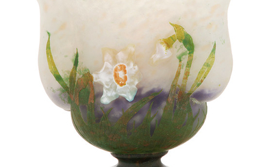 DAUM NANCY Vase formant nef évasée en verre...
