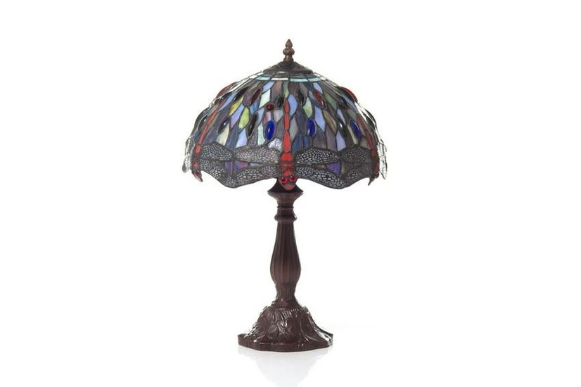 DECORATIVE STAINED GLASS TABLE LAMP
