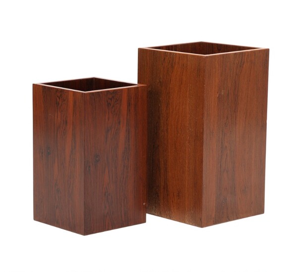 Danish furniture design: Two rosewood flower basins/plinths, inside with adjustable shelves. 1960s. H. 45 and 55 cm. (2)