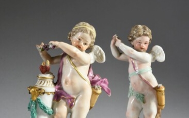 Deux petites statuettes en porcelaine de... - Lot 21 - Coutau-Bégarie