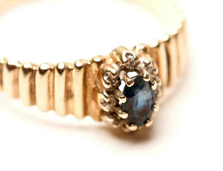 Diamond & Green Sapphire 10ct Gold Ring