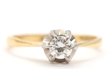 Diamond ring set with a brilliant-cut diamond weighing app. 0.32 ct., mounted in 18k gold and white gold. Size 55.