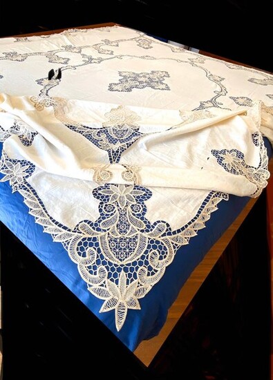 Elegant Bedspread in Burano Lace - Linen