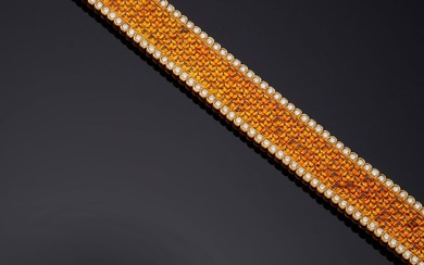 Exceptionnel bracelet ruban en or jaune 18 carats (750/000), diamants et saphirs orange, composé d'un...