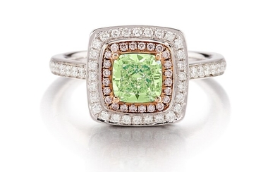 FANCY LIGHT YELLOW-GREEN DIAMOND AND DIAMOND RING | 1.03卡拉 古墊形 淡彩黃綠色鑽石 配 鑽石 戒指