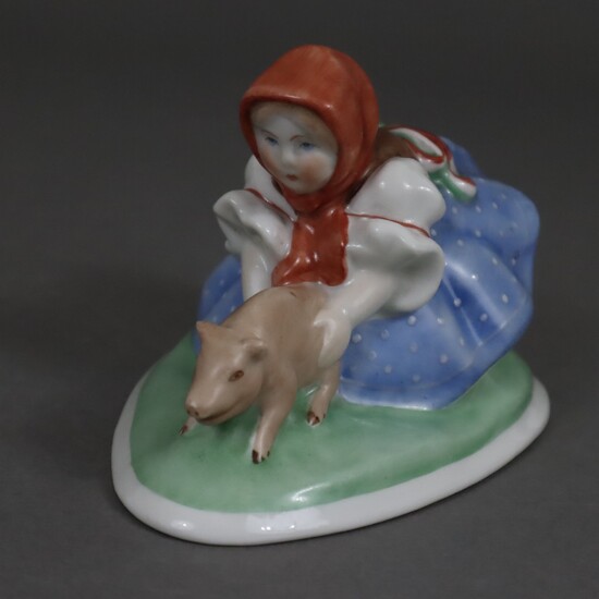 Figurine en porcelaine "Fille avec un cochon porte-bonheur" - Herend, Hongrie, c. 1940, porcelaine, peinture...